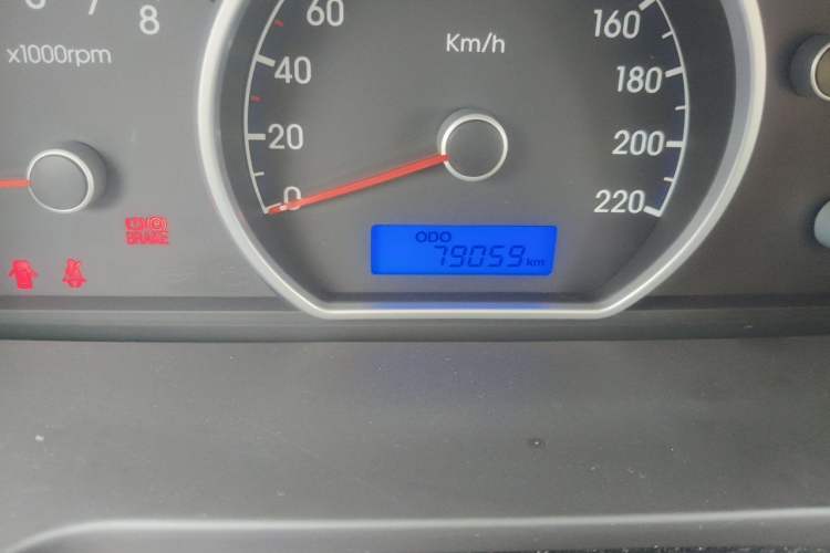 Used Hyundai Celesta 2015 1.6L Manual Comfort Model Odometer Close Up