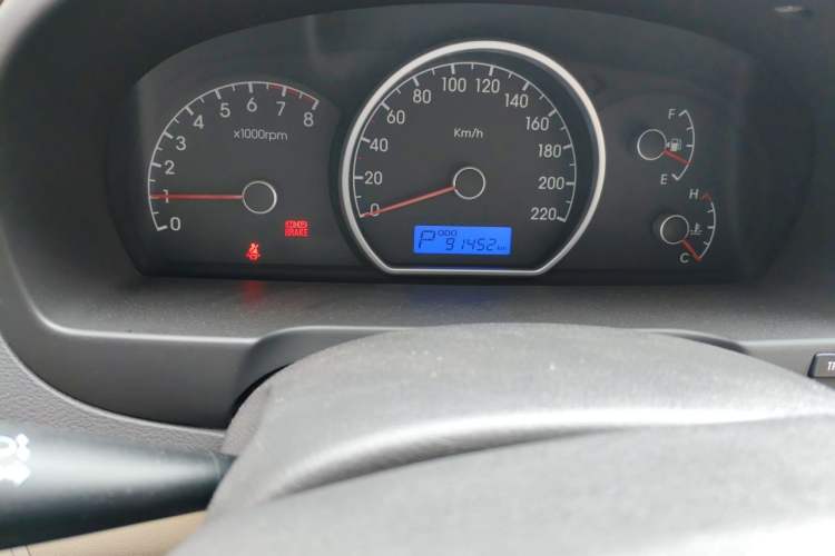 Used Hyundai Celesta 2015 1.6L Automatic Comfort Model Odometer Close Up