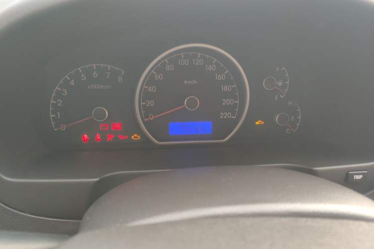 Used Hyundai Celesta 2015 1.6L Manual Comfort Model Odometer Close Up