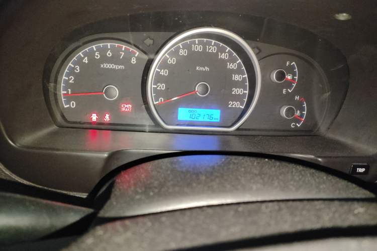 Used Hyundai Celesta 2015 1.6L Manual Comfort Model Odometer Close Up