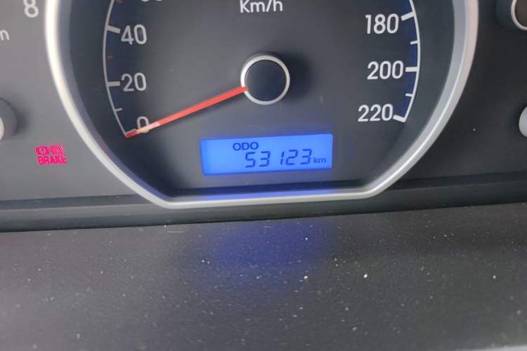 Used Hyundai Celesta 2015 1.6L Manual Comfort Model Odometer Close Up