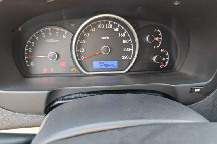 Used Hyundai Celesta 2015 1.6L Manual Comfort Model Odometer Close Up