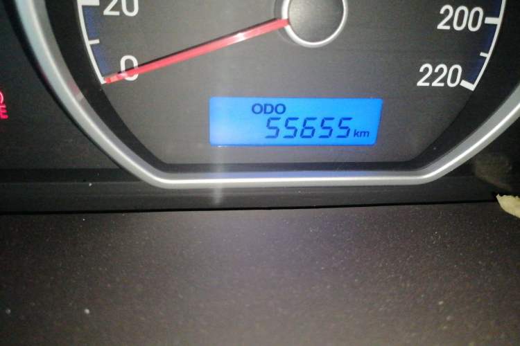Used Hyundai Celesta 2015 1.6L Manual Comfort Model Odometer Close Up