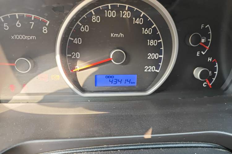 Used Hyundai Celesta 2015 1.6L Manual Comfort Model Odometer Close Up