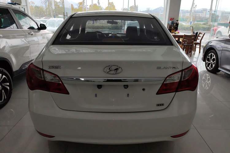 Used Hyundai Celesta 2015 1.6L Manual Comfort Model Rear
