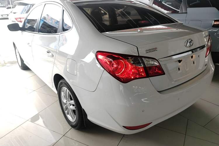 Used Hyundai Celesta 2015 1.6L Automatic Comfort Model Rear Left 45 Deg