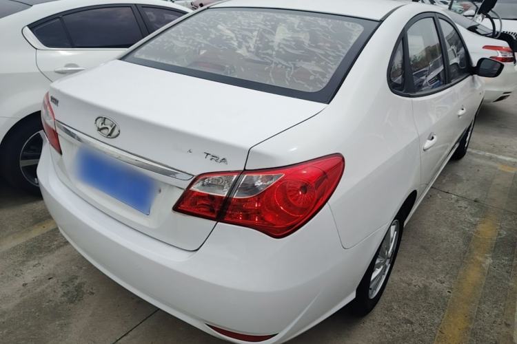 Used Hyundai Celesta 2015 1.6L Automatic Comfort Model Rear Right 45 Deg