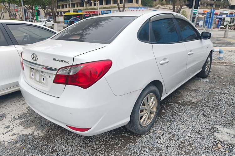 Used Hyundai Celesta 2015 1.6L Automatic Comfort Model Rear Right 45 Deg