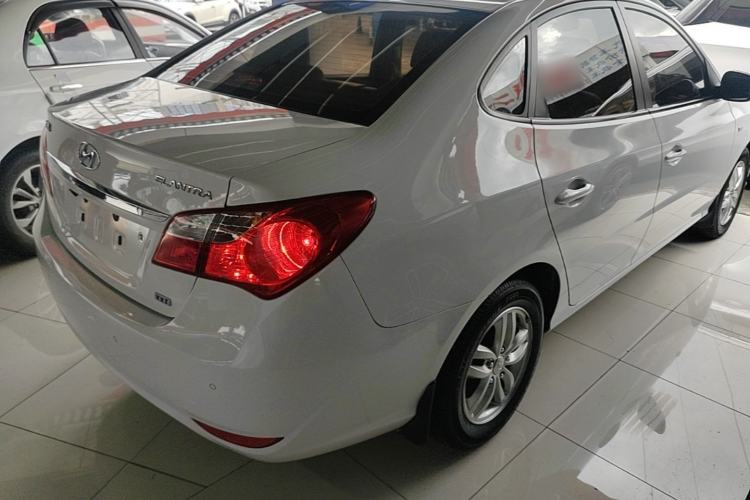 Used Hyundai Celesta 2015 1.6L Automatic Comfort Model Rear Right 45 Deg