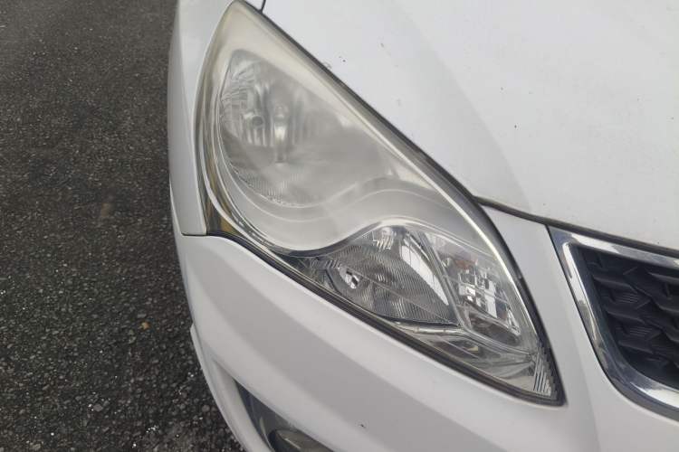Used Hyundai Celesta 2015 1.6L Manual Comfort Model Right Front Headlight