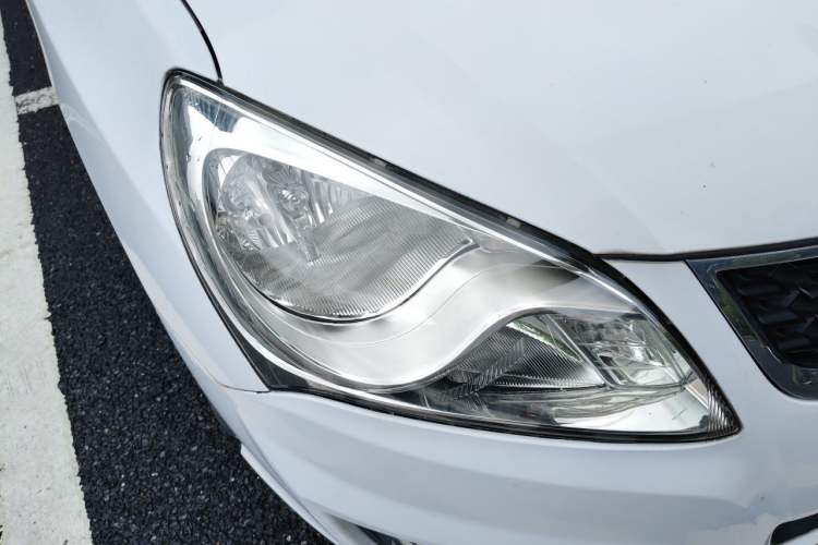 Used Hyundai Celesta 2015 1.6L Automatic Comfort Model Right Front Headlight