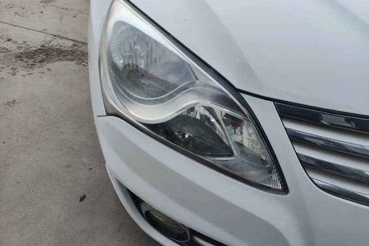 Used Hyundai Celesta 2015 1.6L Manual Comfort Model Right Front Headlight