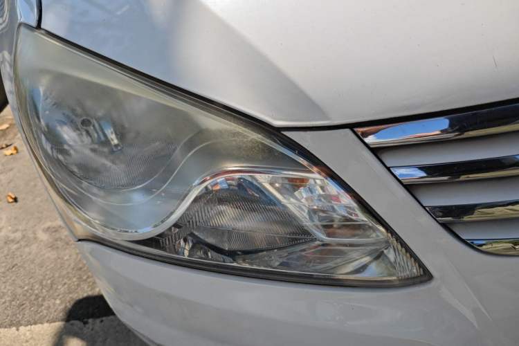 Used Hyundai Celesta 2015 1.6L Manual Comfort Model Right Front Headlight