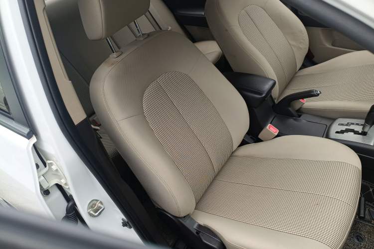 Used Hyundai Celesta 2015 1.6L Automatic Comfort Model Right Front Seat