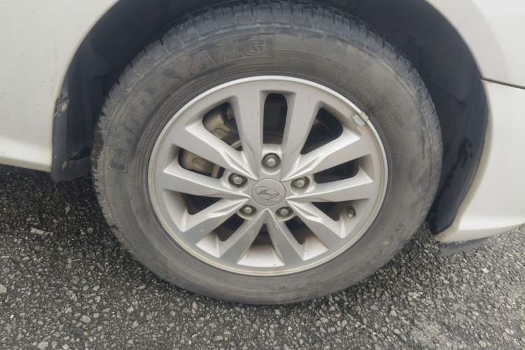 Used Hyundai Celesta 2015 1.6L Manual Comfort Model Right Front Wheel Hub