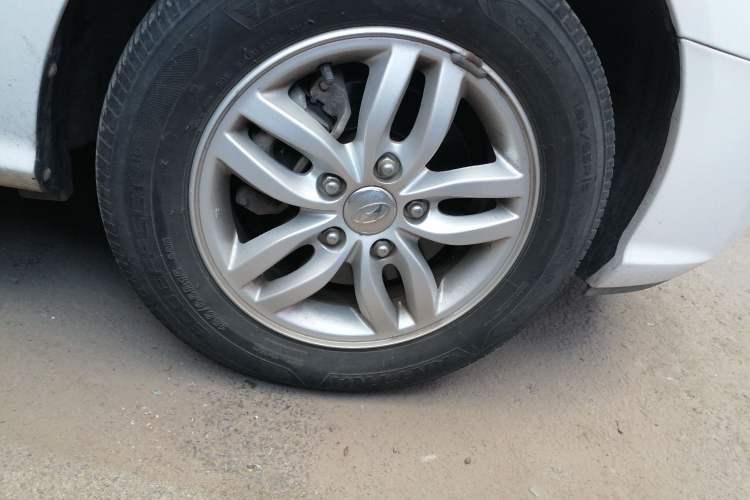 Used Hyundai Celesta 2015 1.6L Manual Comfort Model Right Front Wheel Hub