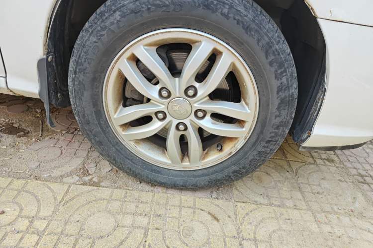 Used Hyundai Celesta 2015 1.6L Manual Comfort Model Right Front Wheel Hub