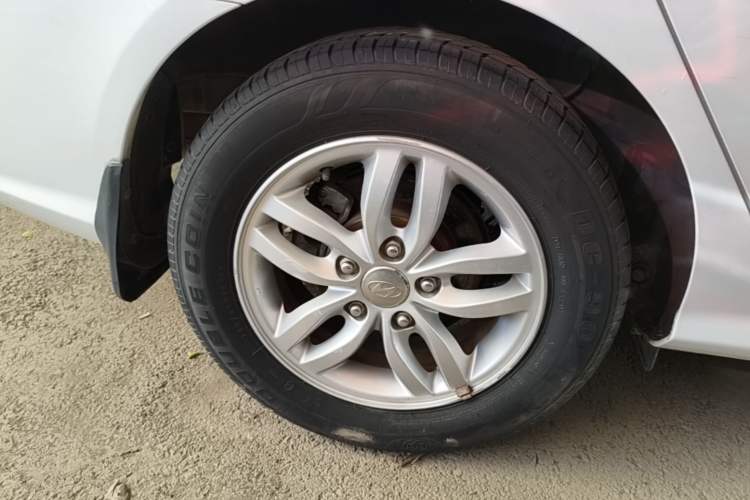 Used Hyundai Celesta 2015 1.6L Automatic Comfort Model Right Rear Wheel Hub