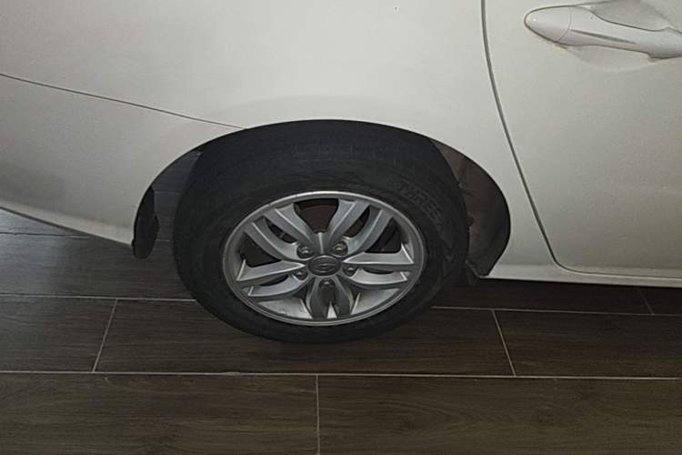 Used Hyundai Celesta 2015 1.6L Automatic Comfort Model Right Rear Wheel Hub