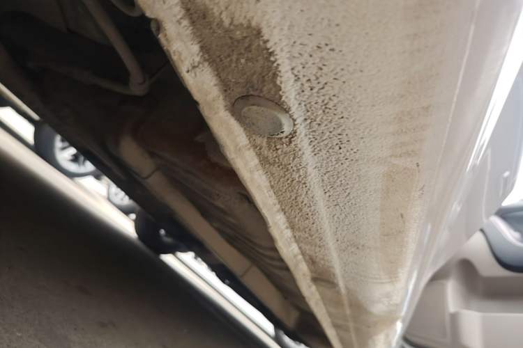 Used Hyundai Celesta 2015 1.6L Automatic Comfort Model Right Side Sill