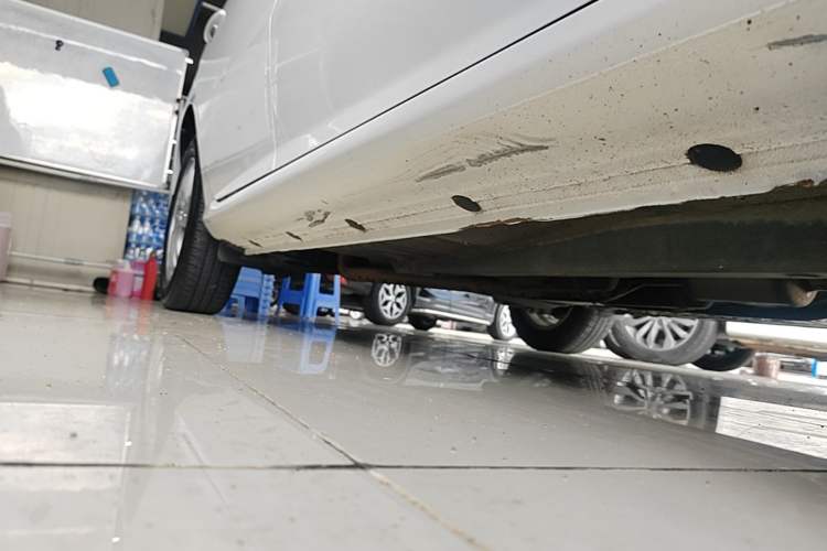 Used Hyundai Celesta 2015 1.6L Automatic Comfort Model Right Side Sill
