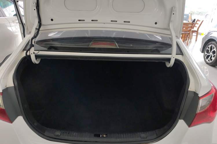 Used Hyundai Celesta 2015 1.6L Manual Comfort Model Trunk