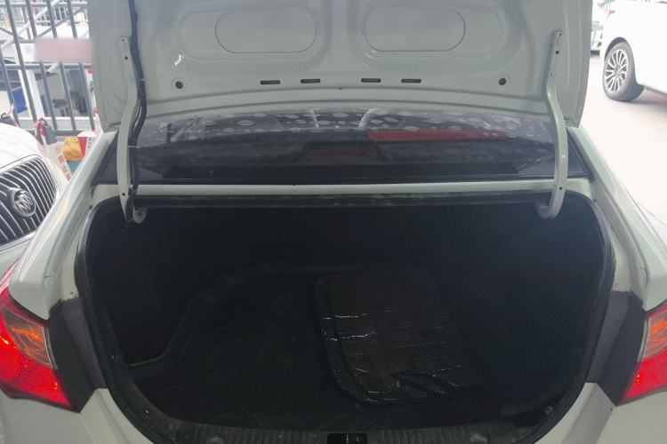 Used Hyundai Celesta 2015 1.6L Manual Comfort Model Trunk
