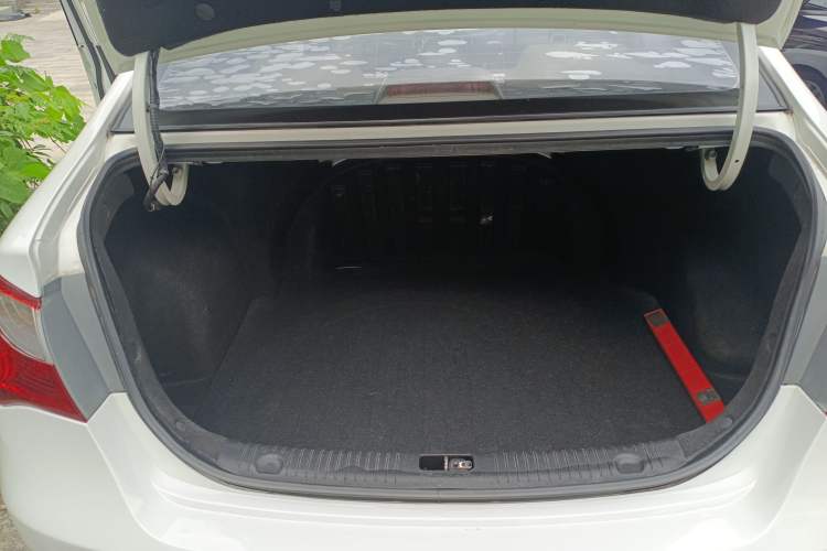 Used Hyundai Celesta 2015 1.6L Automatic Comfort Model Trunk