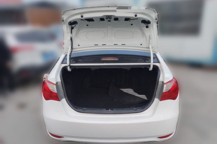 Used Hyundai Celesta 2015 1.6L Manual Comfort Model Trunk