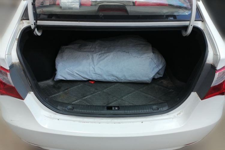 Used Hyundai Celesta 2015 1.6L Manual Comfort Model Trunk