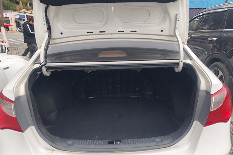 Used Hyundai Celesta 2015 1.6L Automatic Comfort Model Trunk