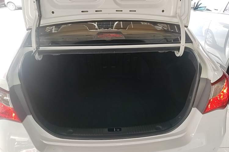 Used Hyundai Celesta 2015 1.6L Automatic Comfort Model Trunk