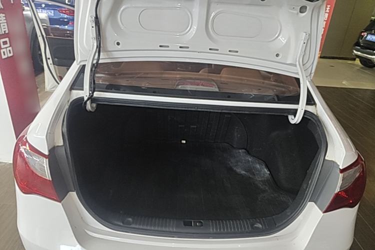 Used Hyundai Celesta 2015 1.6L Automatic Comfort Model Trunk