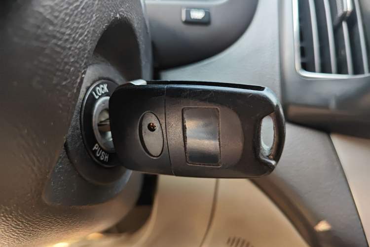 Used Hyundai Celesta 2015 1.6L Manual Comfort Model Vehicle Key