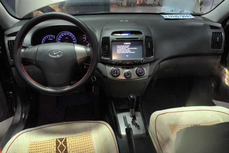 Used Hyundai Celesta 2015 1.6L Automatic Comfort Model Center Console