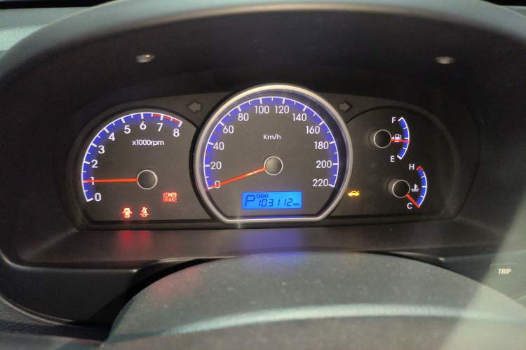 Used Hyundai Celesta 2015 1.6L Automatic Comfort Model Instrument Cluster