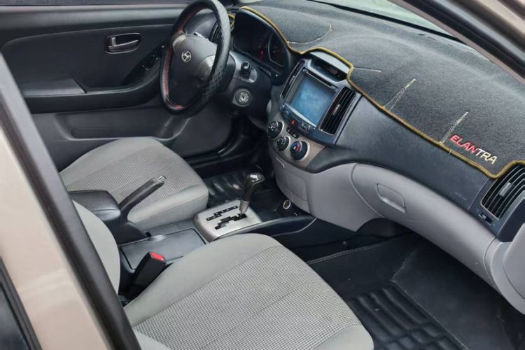 Used Hyundai Celesta 2015 1.6L Automatic Comfort Model Interior 4
