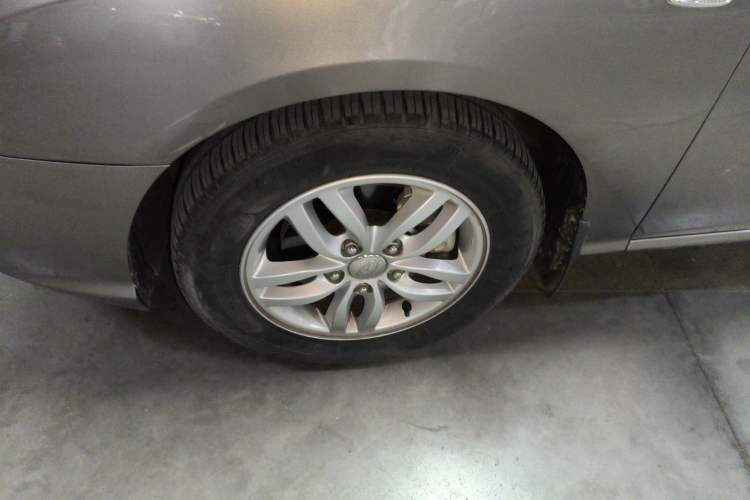Used Hyundai Celesta 2015 1.6L Automatic Comfort Model Left Front Wheel Hub
