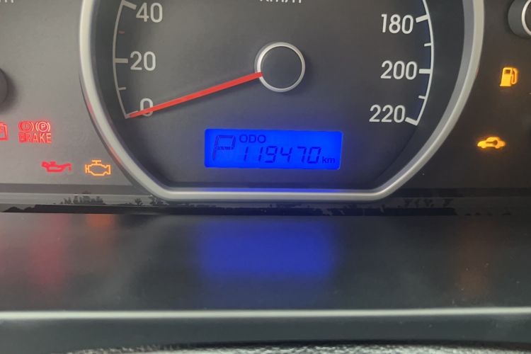Used Hyundai Celesta 2015 1.6L Automatic Comfort Model Odometer Close Up