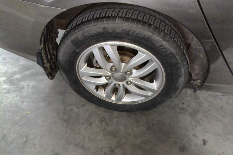 Used Hyundai Celesta 2015 1.6L Automatic Comfort Model Right Rear Wheel Hub