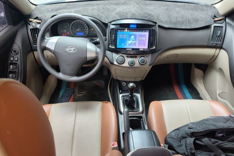 Used Hyundai Celesta 2016 1.6L Manual Joy Edition Center Console