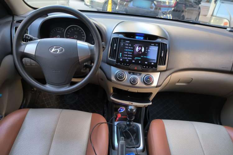 Used Hyundai Celesta 2016 1.6L Manual Joy Edition Center Console