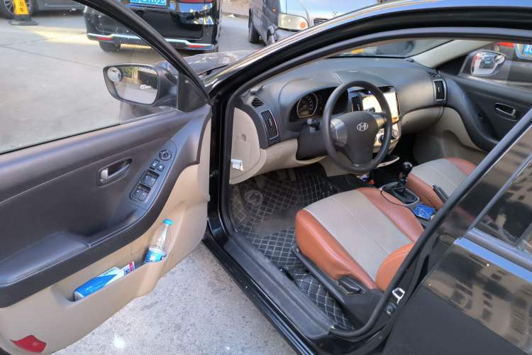 Used Hyundai Celesta 2016 1.6L Manual Joy Edition Driver Seat