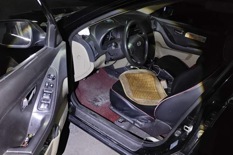 Used Hyundai Celesta 2016 1.6L Manual Joy Edition Driver Seat