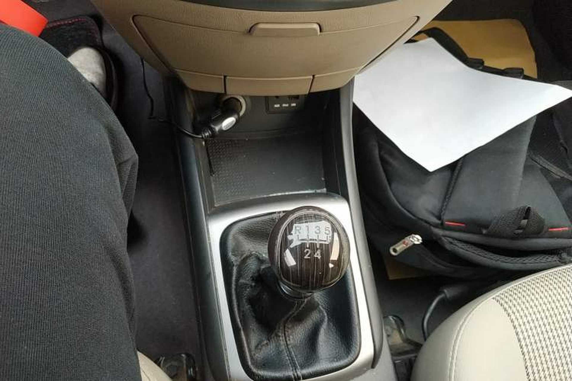 Used Hyundai Celesta 2016 1.6L Manual Jia Yue Sunroof Edition Gear Lever
