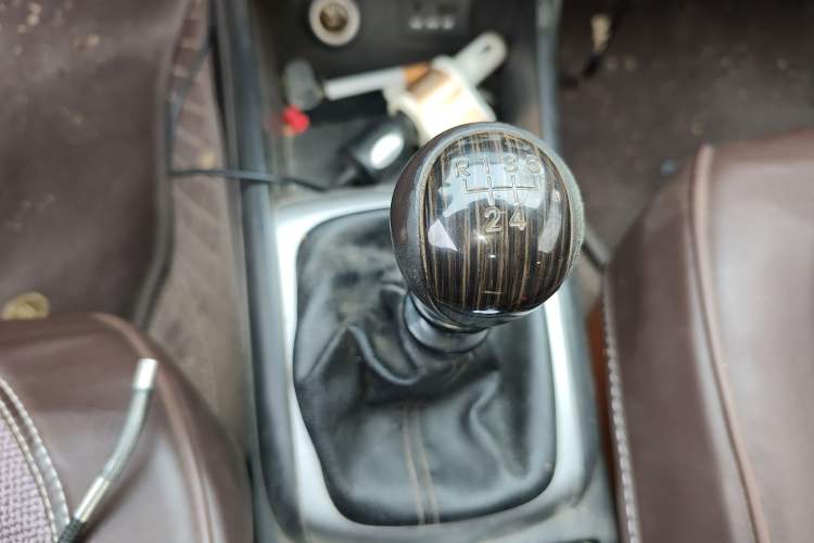 Used Hyundai Celesta 2016 1.6L Manual Joy Edition Gear Lever