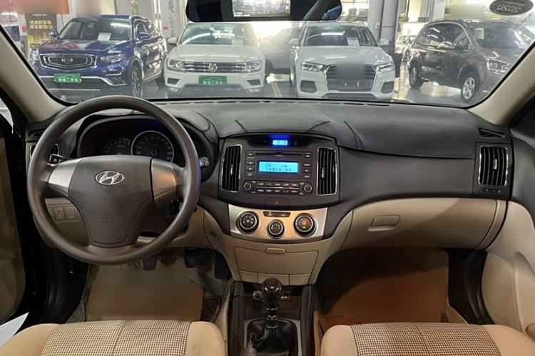 Used Hyundai Celesta 2016 1.6L Manual Joy Edition Interior 1