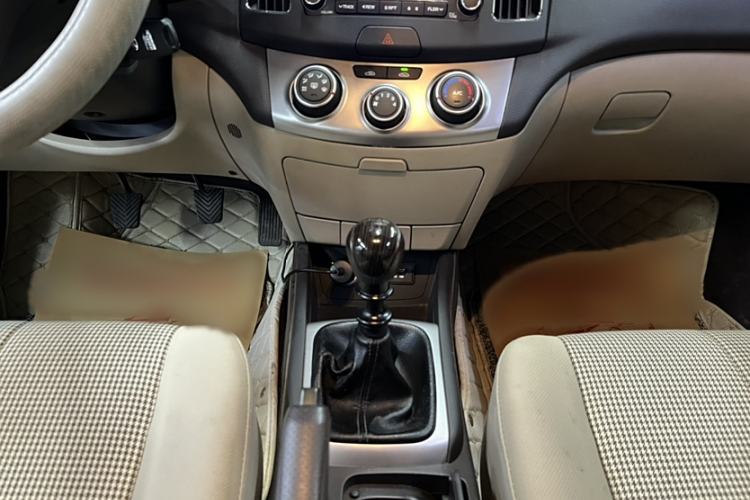 Used Hyundai Celesta 2016 1.6L Manual Joy Edition Interior 2