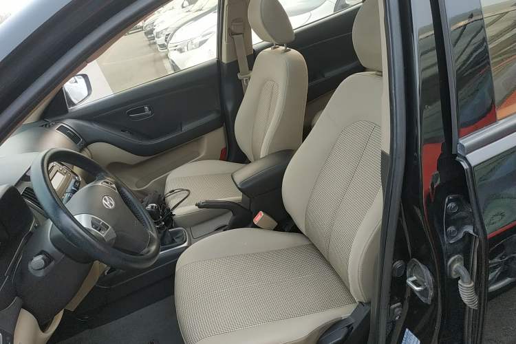 Used Hyundai Celesta 2016 1.6L Manual Jia Yue Sunroof Edition Left Front Seat