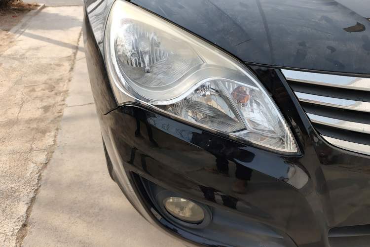 Used Hyundai Celesta 2016 1.6L Manual Joy Edition Right Front Headlight